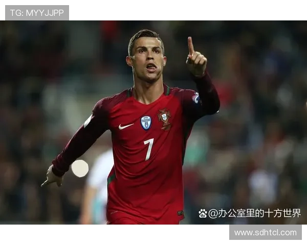 历史第一人！C罗个人社媒总粉丝数达到10亿：我们继续奋斗